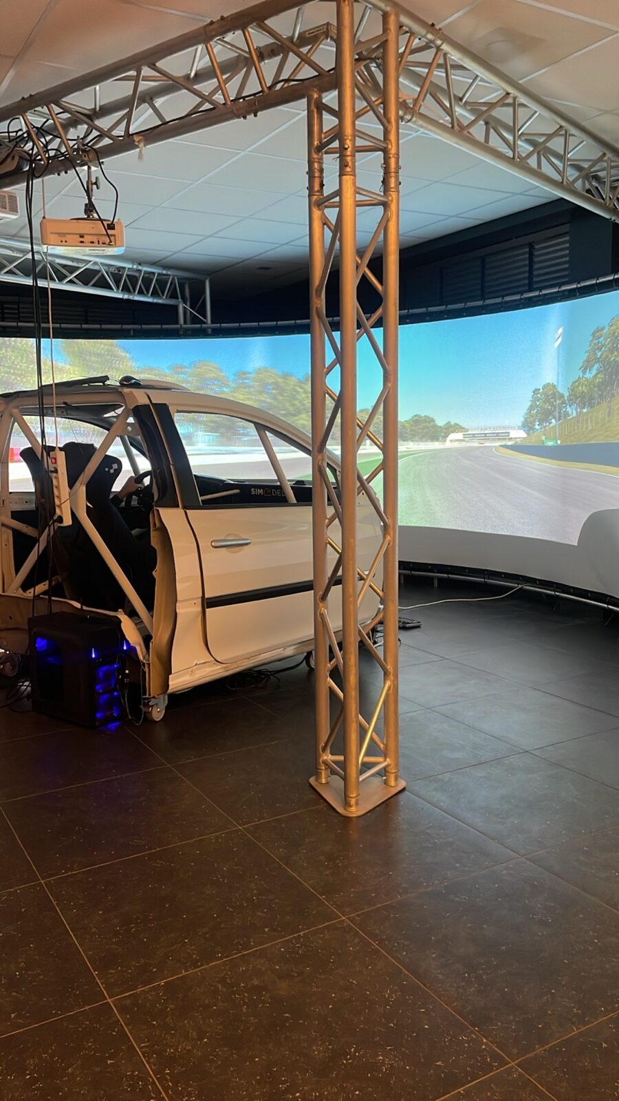 Side view of the SimDelft simulator rig and curved projection screen